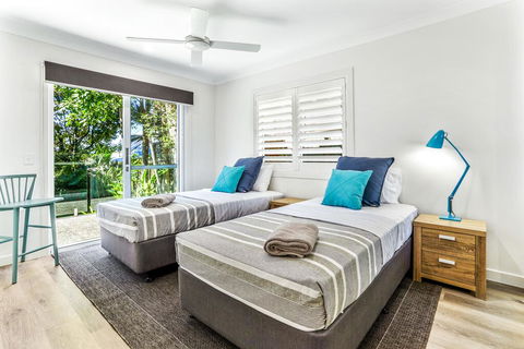 The Perfect Pet Friendly Escape, Sunshine Beach - Flights 2