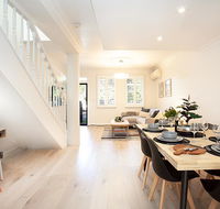 THE RENWICK - Hosted by L'Abode Accommodation - Flights