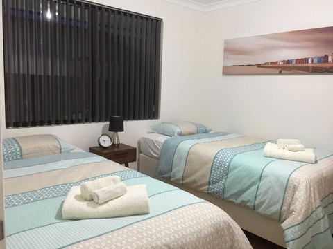 The Royal Dolphin Holiday Home - Flights 2