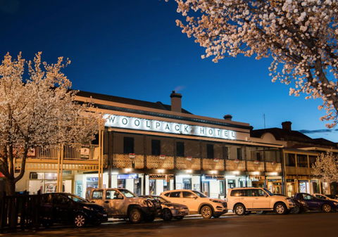 The Woolpack Hotel - Flights 0