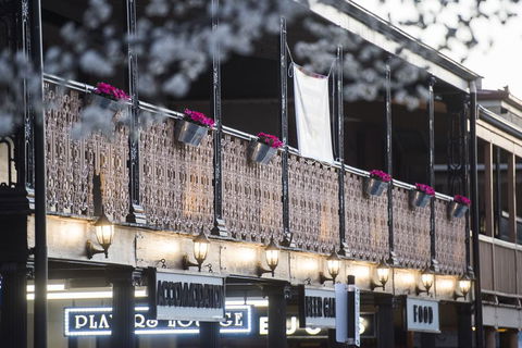 The Woolpack Hotel - Flights 1