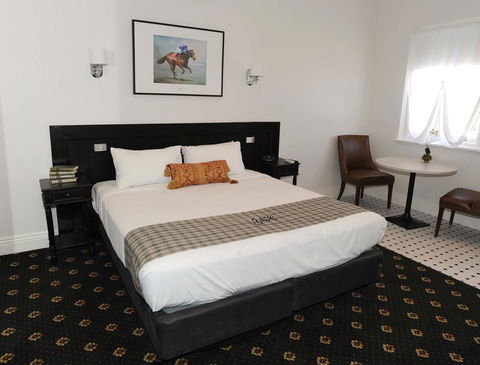 The Yarrawonga Hotel - Flights 0