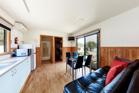 Torquay Foreshore Caravan Park - Flights 1