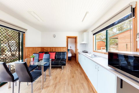 Torquay Foreshore Caravan Park - Flights 2