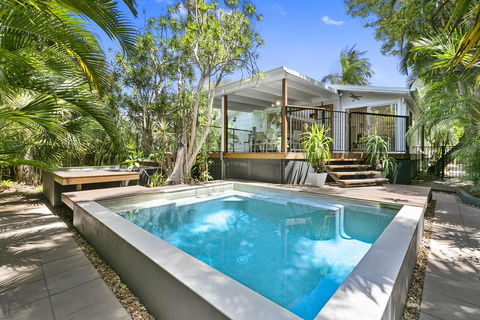 Tranquil & Tropical, Sunshine Beach - Flights 0