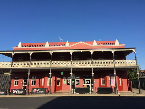 Tumut Star Hotel - Flights 0