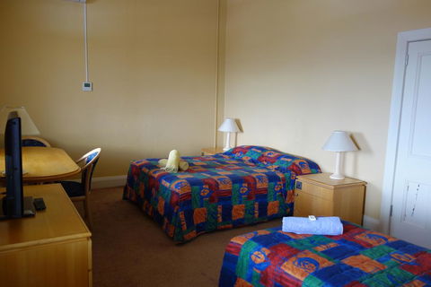 Tumut Star Hotel - Flights 3