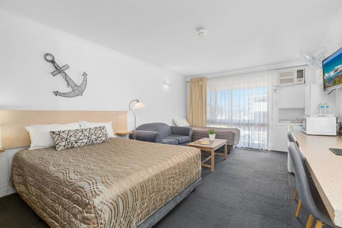 Tweed Harbour Motor Inn - Flights 3