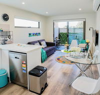 U101 Brunswick Living Brand New Deluxe Balcony Apartment close to Airport and CBD - Flights