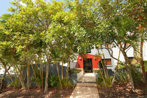 Unit 4, Beaumont Sur Mer, 13 - 15 Pacific Terrace Coolum Beach, 400 BOND, LINEN SUPPLIED - Flights 3