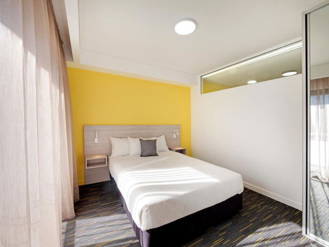 Value Suites Penrith - Flights 2