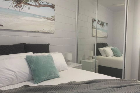 Walk To Lamberts Beach With Wi-fi And Netflix - Flights 1