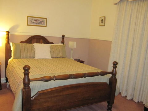 Walton House Bed & Breakfast - Flights 2