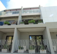 Melrose Apartments - Flights