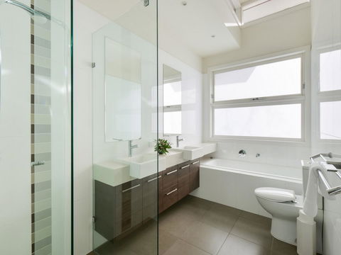 Boutique Stays - Maple On Kent - Flights 16