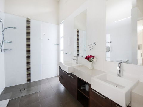 Boutique Stays - Maple On Kent - Flights 12