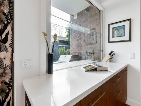Boutique Stays - Maple On Kent - Flights 5