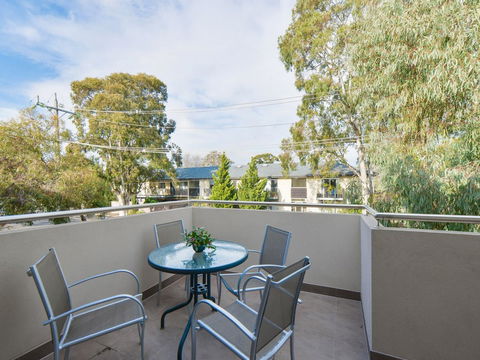 Boutique Stays - Maple On Kent - Flights 20