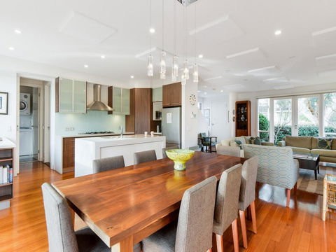 Boutique Stays - Maple On Kent - Flights 3