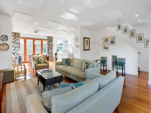 Boutique Stays - Maple On Kent - Flights 1