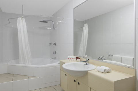 Ramada By Wyndham Marcoola Beach - Flights 10