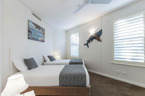 Emerald Noosa - Flights 12