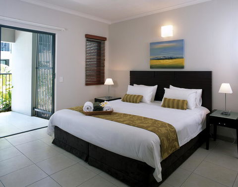 Blue Lagoon Resort - Flights 14