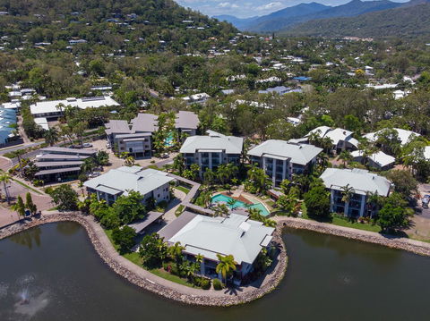 Blue Lagoon Resort - Flights 9