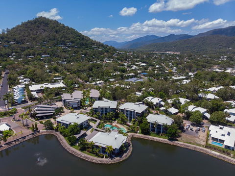 Blue Lagoon Resort - Flights 8