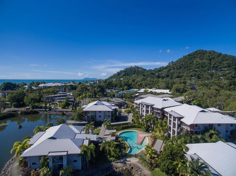 Blue Lagoon Resort - Flights 35