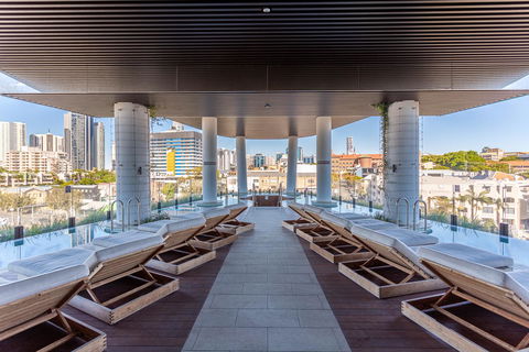 Hostrelax Residences On Alfred - Flights 2