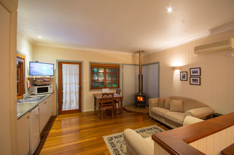 Allumbah Pocket Cottages - Flights 11