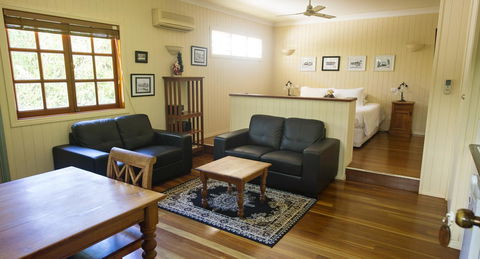 Allumbah Pocket Cottages - Flights 26
