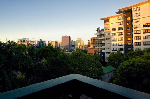 Soho Brisbane - Flights 16