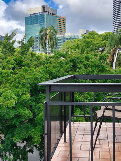 Soho Brisbane - Flights 30