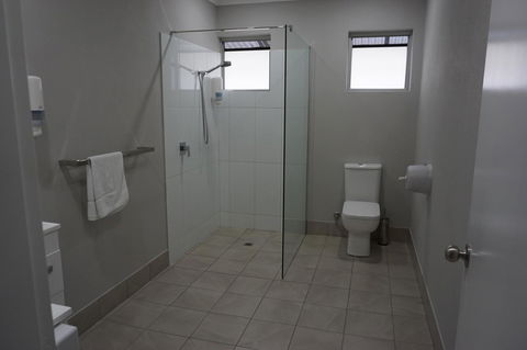 YAL Cairns - A Motel That Makes A Difference - Flights 2