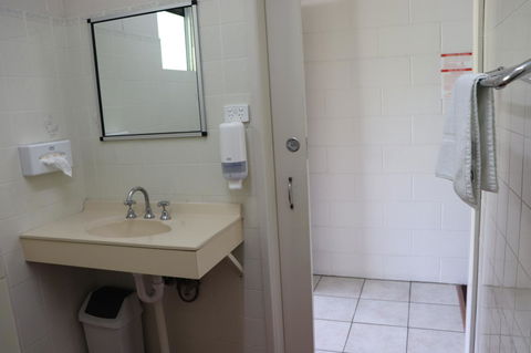YAL Cairns - A Motel That Makes A Difference - Flights 20