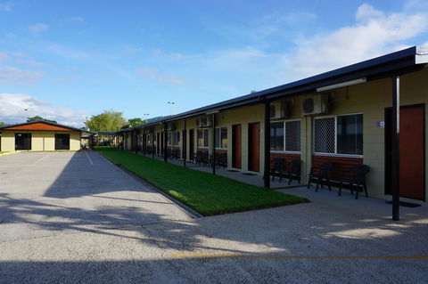 YAL Cairns - A Motel That Makes A Difference - Flights 39
