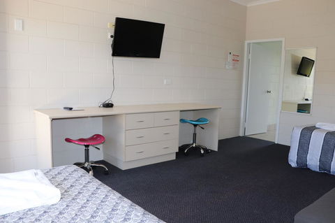 YAL Cairns - A Motel That Makes A Difference - Flights 21