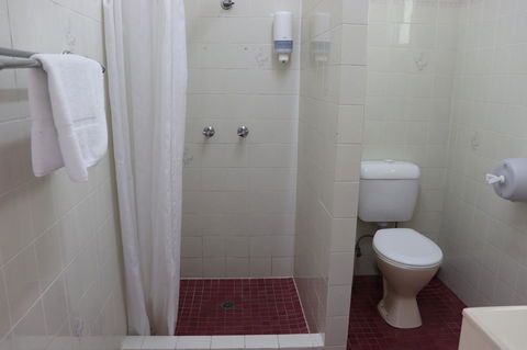 YAL Cairns - A Motel That Makes A Difference - Flights 27