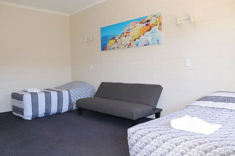 YAL Cairns - A Motel That Makes A Difference - Flights 23