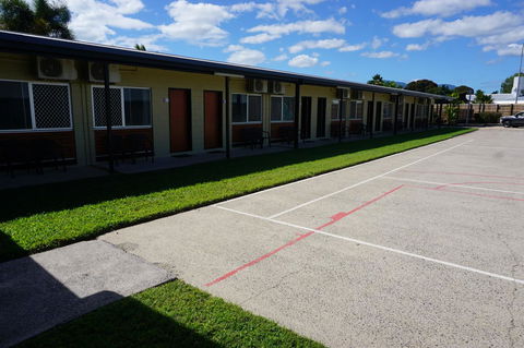 YAL Cairns - A Motel That Makes A Difference - Flights 41