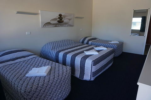 YAL Cairns - A Motel That Makes A Difference - Flights 17