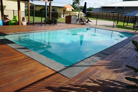 YAL Cairns - A Motel That Makes A Difference - Flights 10