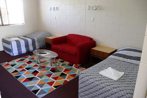 YAL Cairns - A Motel That Makes A Difference - Flights 3