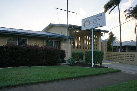 YAL Cairns - A Motel That Makes A Difference - Flights 42