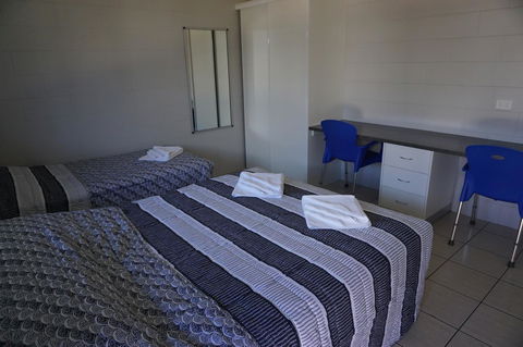 YAL Cairns - A Motel That Makes A Difference - Flights 32