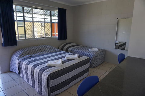 YAL Cairns - A Motel That Makes A Difference - Flights 30