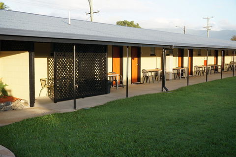 YAL Cairns - A Motel That Makes A Difference - Flights 38