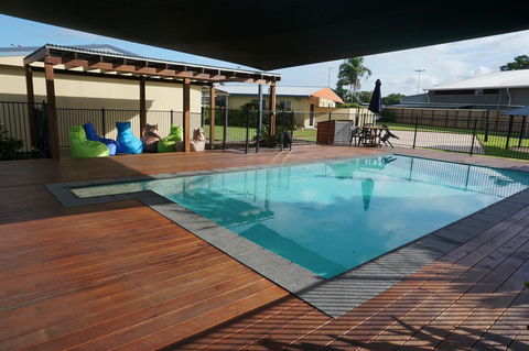 YAL Cairns - A Motel That Makes A Difference - Flights 0